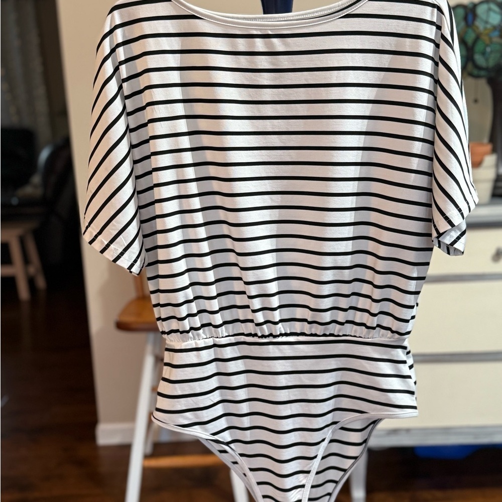 Black and White Striped Batwing Sleeve Bodysuit, Sz L (8-10) - Picture 9 of 11